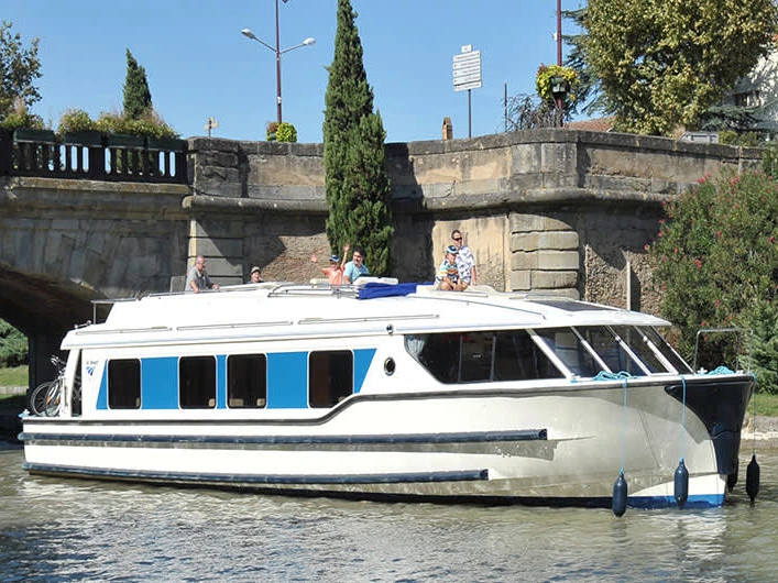 Boat rental Le Boat Vision 4 in Trèbes on Samboat