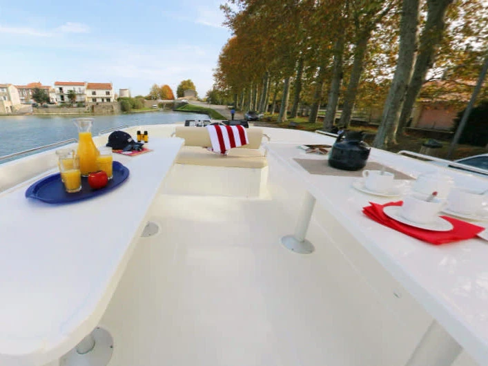 Motorboat rental with or without captain Le Boat Trèbes