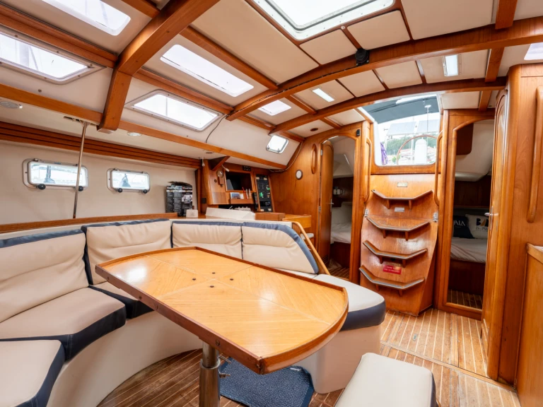 Jeanneau Sun Odyssey 42 in Combarro on SamBoat