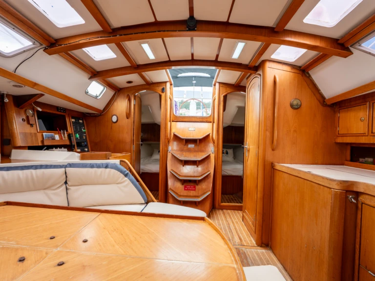 Sailboat rental in Combarro - Jeanneau Sun Odyssey 42