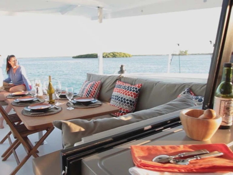 Yacht charter Lefkáda cheap Lucia 40
