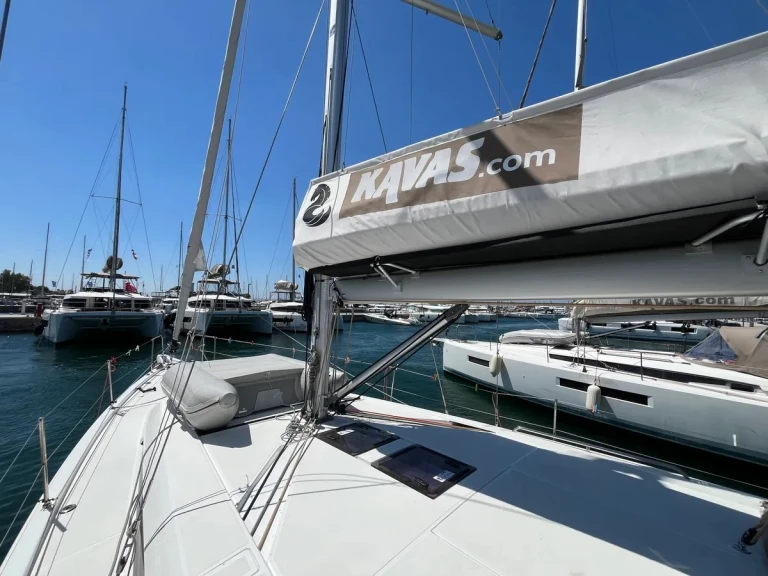 Sailboat for rent Alimos at the best price