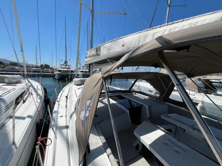 Bénéteau Oceanis 47 - 5 cab. charter bareboat or captained in  Alimos