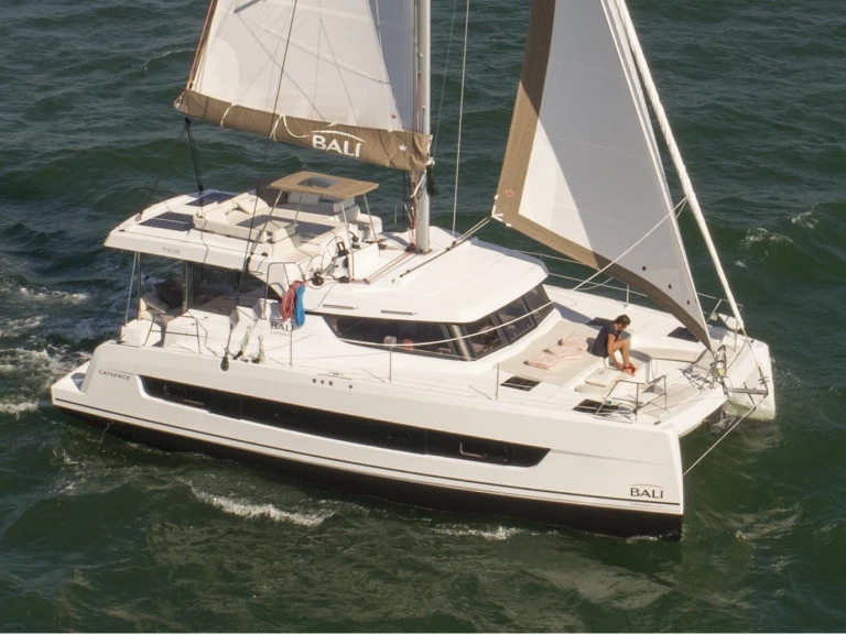 Yacht charter Saint-Mandrier-sur-Mer cheap Bali Catspace Voile