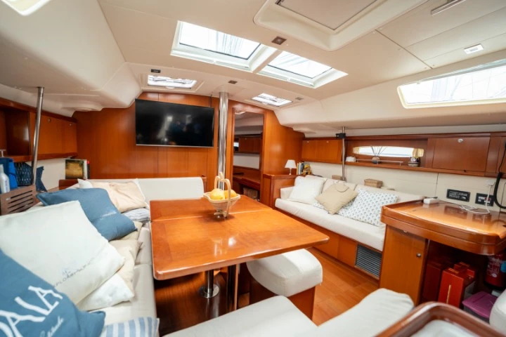 Bareboat Rental Sailboat Bénéteau with a boat licence