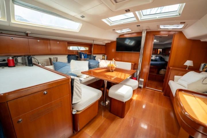 Bénéteau Oceanis 50 charter bareboat or captained in  Combarro