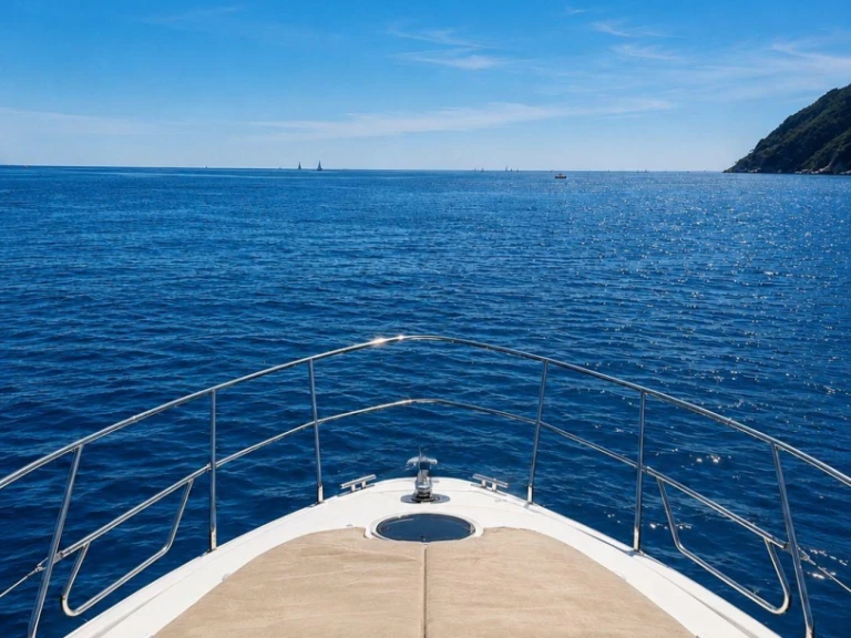 Bareboat Rental Motorboat Entreprise Marine with a boat licence
