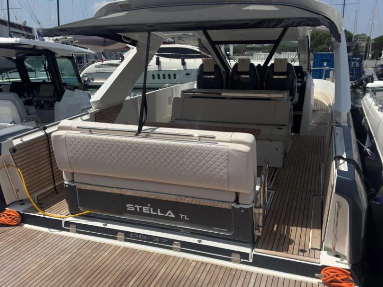 Motorboat rental in Port Cogolin - Jeanneau DB 37