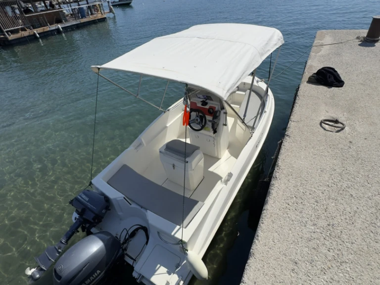 Motorboat rental with or without captain Compass Kissamos Port