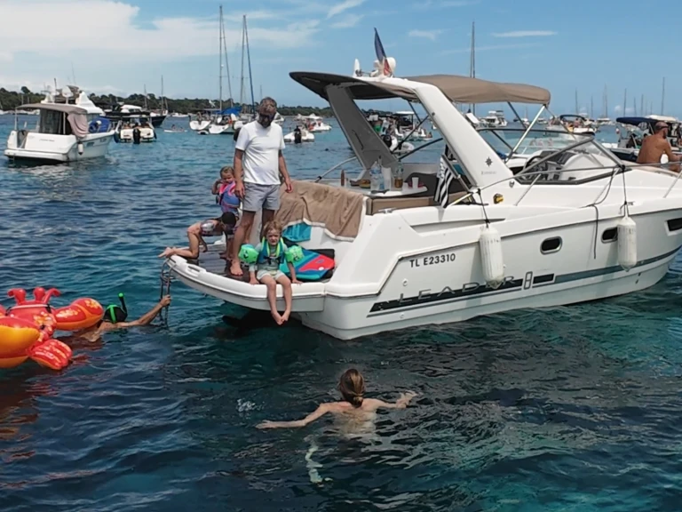 Yacht charter Mandelieu-la-Napoule cheap Leader 8