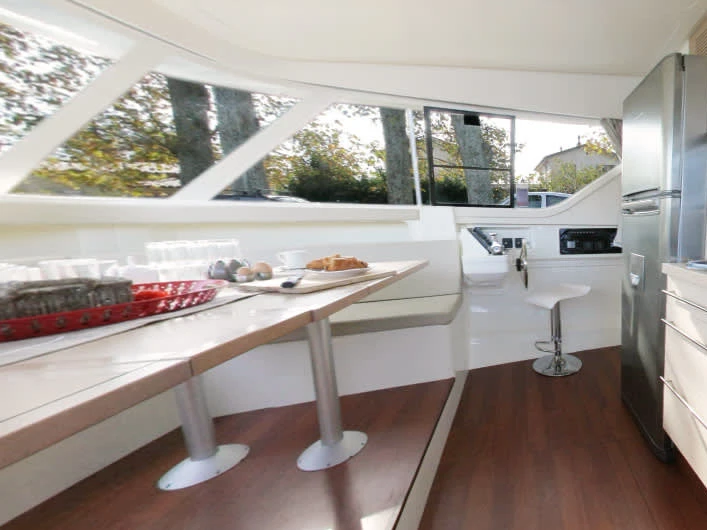 Le Boat Vision3 Master charter bareboat or captained in  Homps