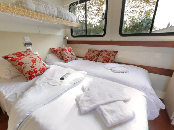 Rent a Le Boat Vision3 Master Homps