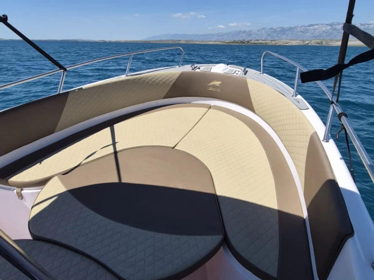 Marine Site Marine 21 charter bareboat or captained in  Nin