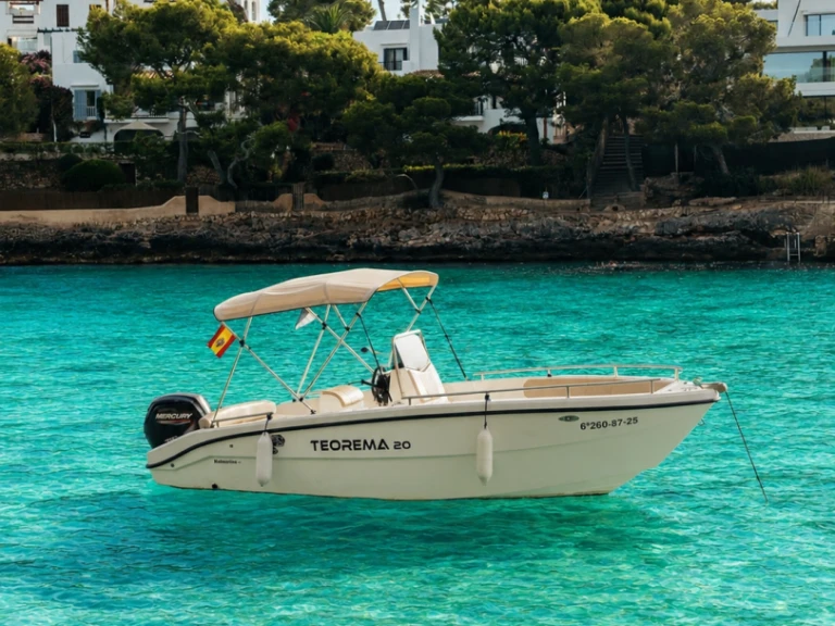 Motorboat for rent Cala d'Or at the best price
