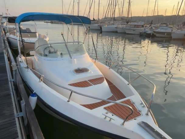 Boat rental Balt 6.60 in Marseille on Samboat