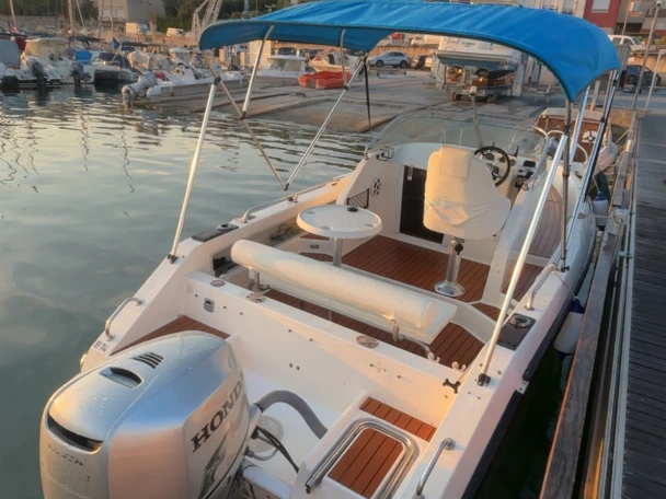 Motorboat rental with or without captain Balt Marseille