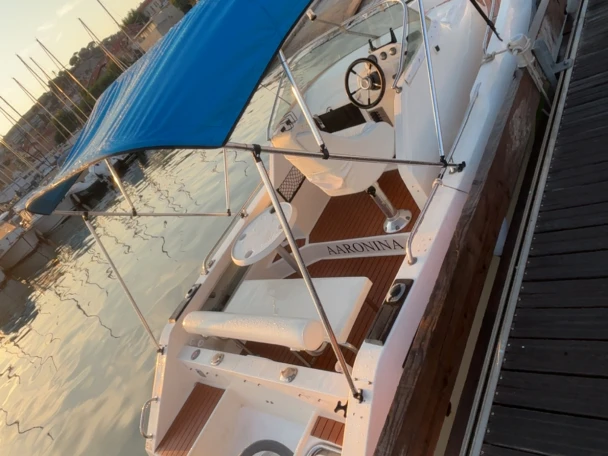 Bareboat Rental Motorboat Balt with a boat licence