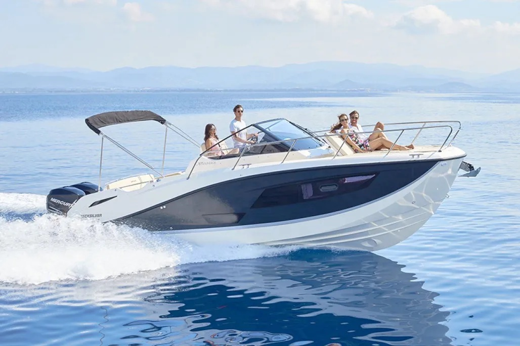 Rent a Quicksilver Activ 875 Sundeck Marseille