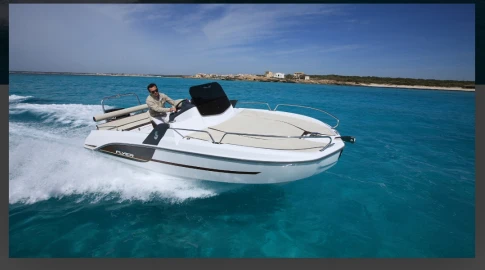 Bareboat Rental Motorboat Bénéteau with a boat licence