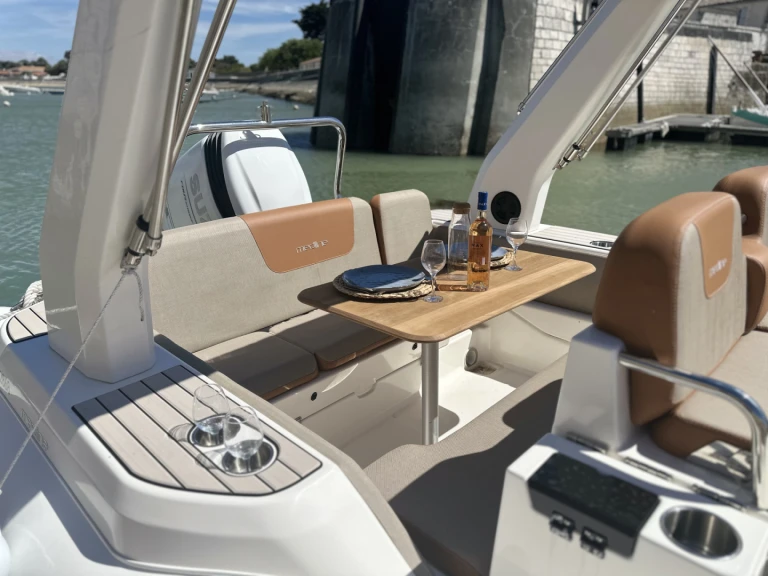 Zodiac Medline 7.5 in La Flotte on SamBoat