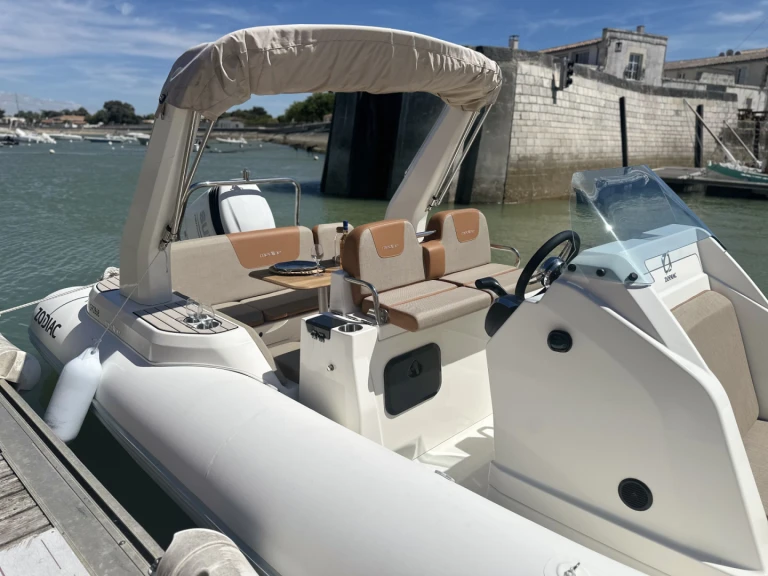 Rent a Zodiac Medline 7.5 La Flotte