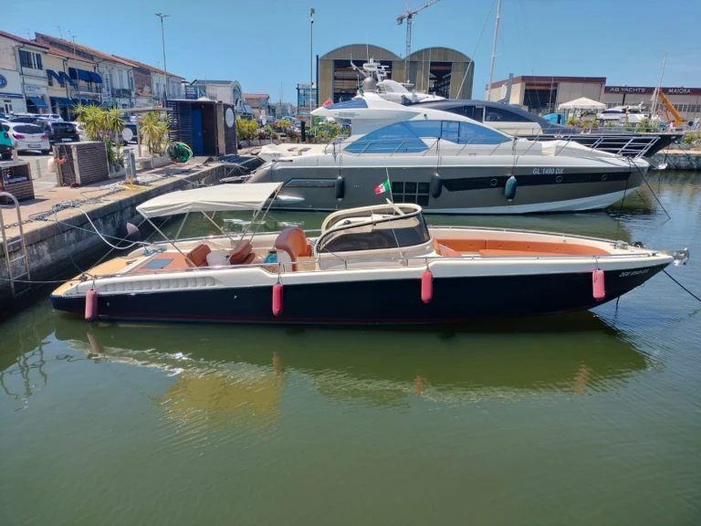 Yacht charter Viareggio cheap Iguana 36