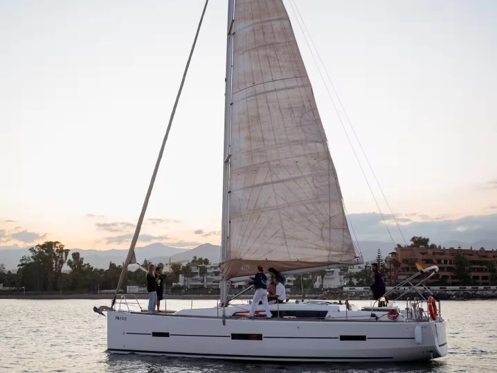 Sailboat for rent Puerto Banús at the best price