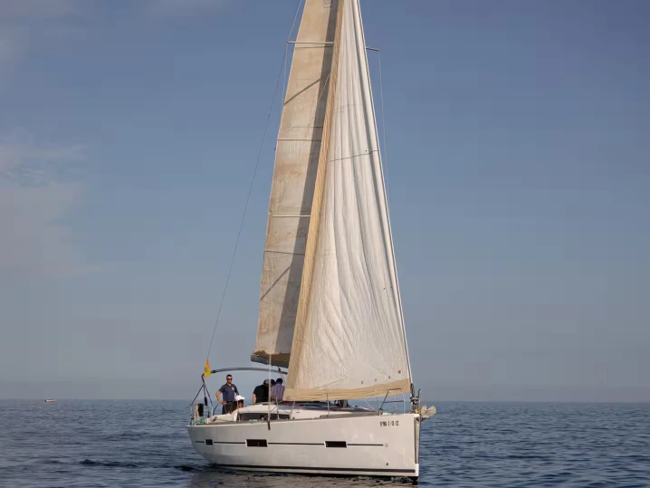 Dufour Dufour 410 Grand Large in Puerto Banús on SamBoat