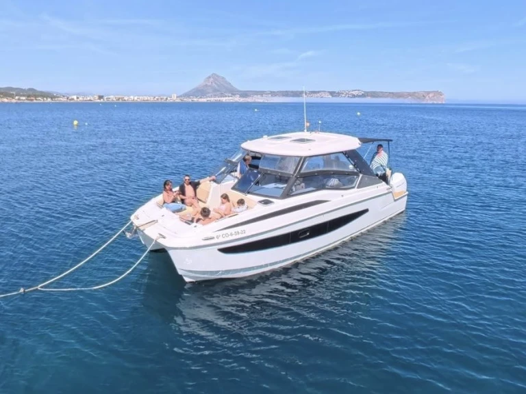 Rent a Aquila Aquila 32 Sport Dénia