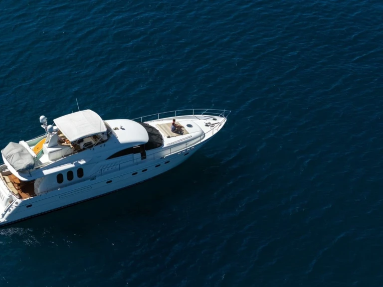 Bareboat Rental Luxury Yacht Custom Made with a boat licence