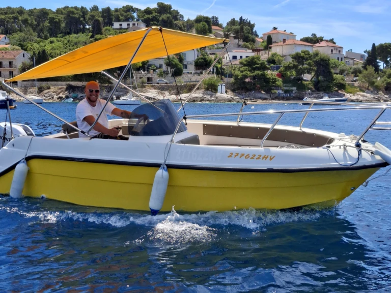 Boat rental Marinello Eden 18 in Hvar on Samboat