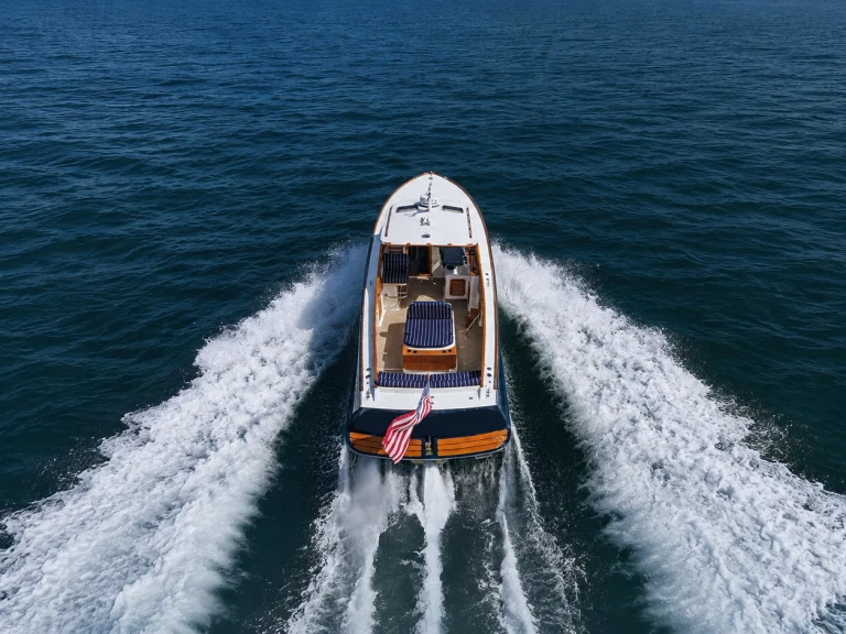 Yacht charter Bahía Herradura cheap custom