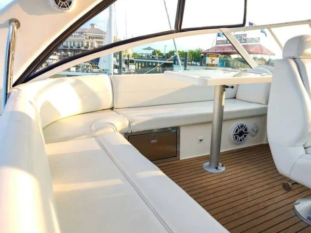 Motorboat for rent New York (City) at the best price