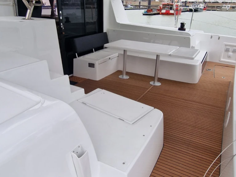 Boat rental Lagoon Lagoon 42 in Bonifacio on Samboat