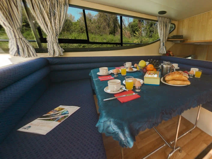Motorboat for rent Trèbes at the best price