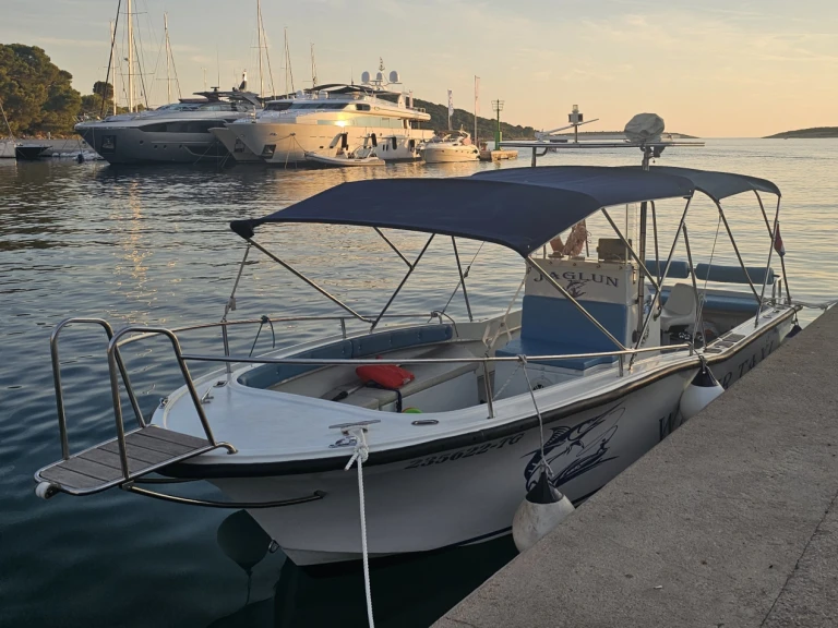 Rent a Nautique Correct Craft Ski Nautique 196 Trogir