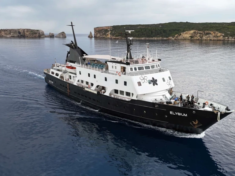 Luxury Yacht for rent Greece at the best price