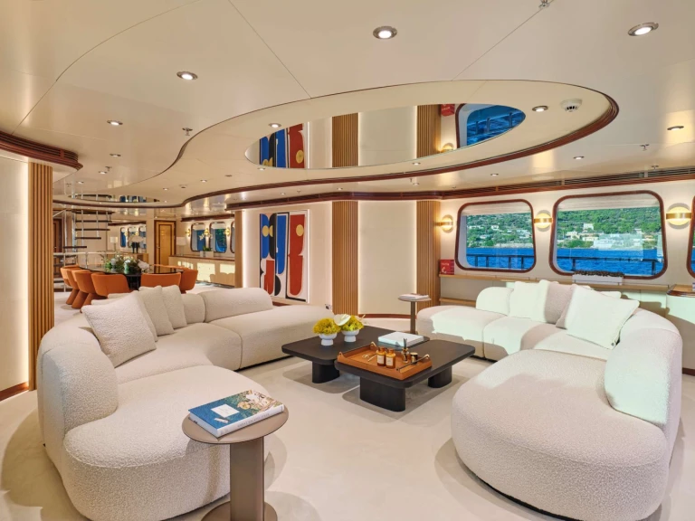 Bareboat Rental Luxury Yacht Benetti with a boat licence