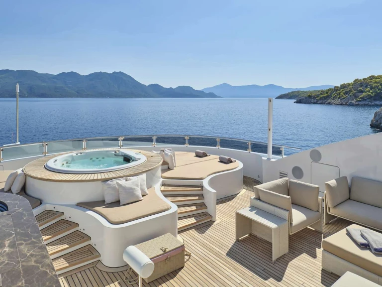 Luxury Yacht for rent Athens at the best price