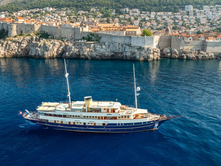 Luxury Yacht rental in Trogir - Custom CASABLANCA