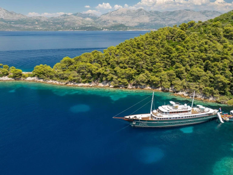 Luxury Yacht rental with or without captain Custom Skradin