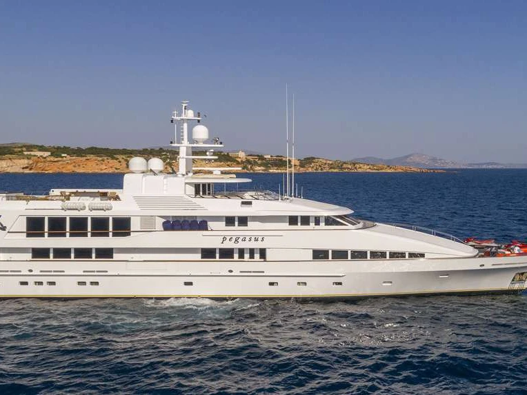 Luxury Yacht for rent Athens at the best price