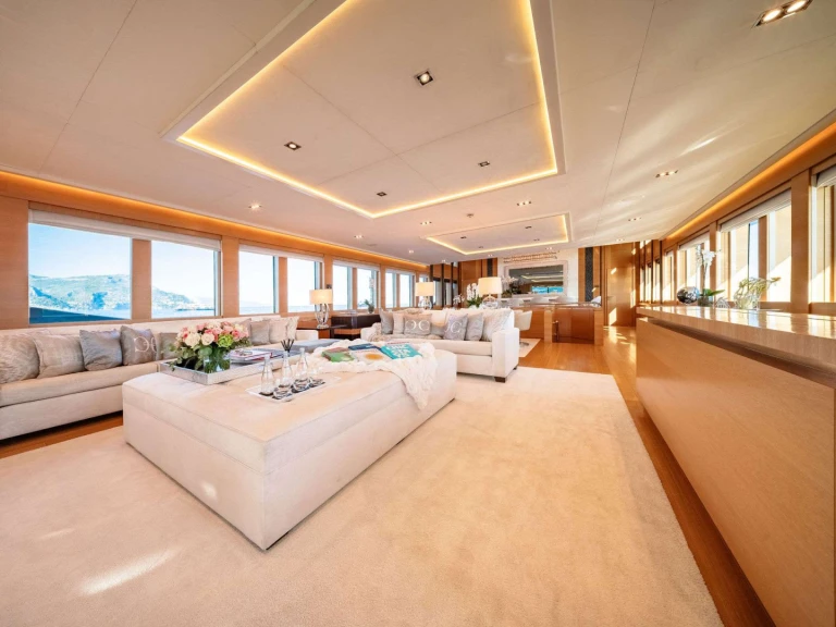 Palmer Johnson DB9 in San Remo on SamBoat