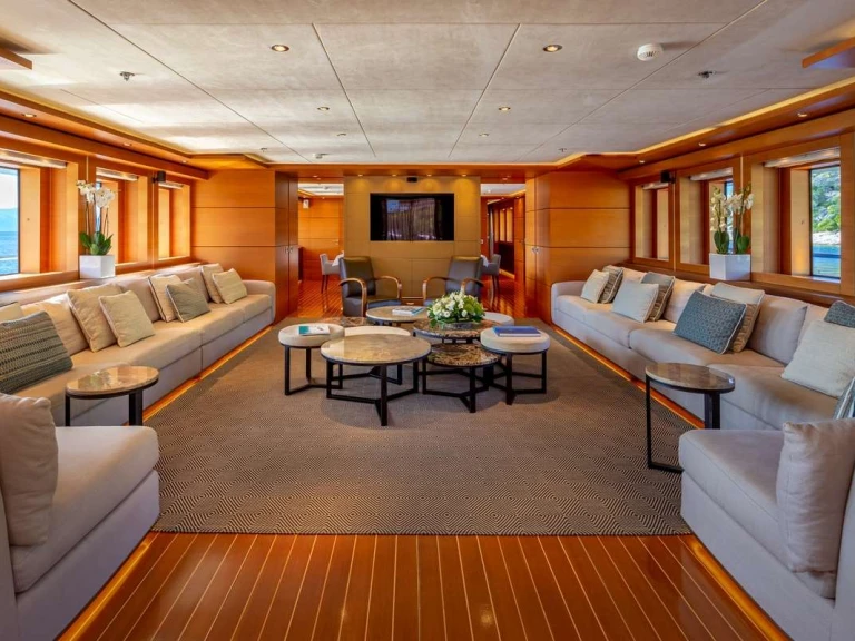 Luxury Yacht rental in Athens - Mondomarine ZALIV III