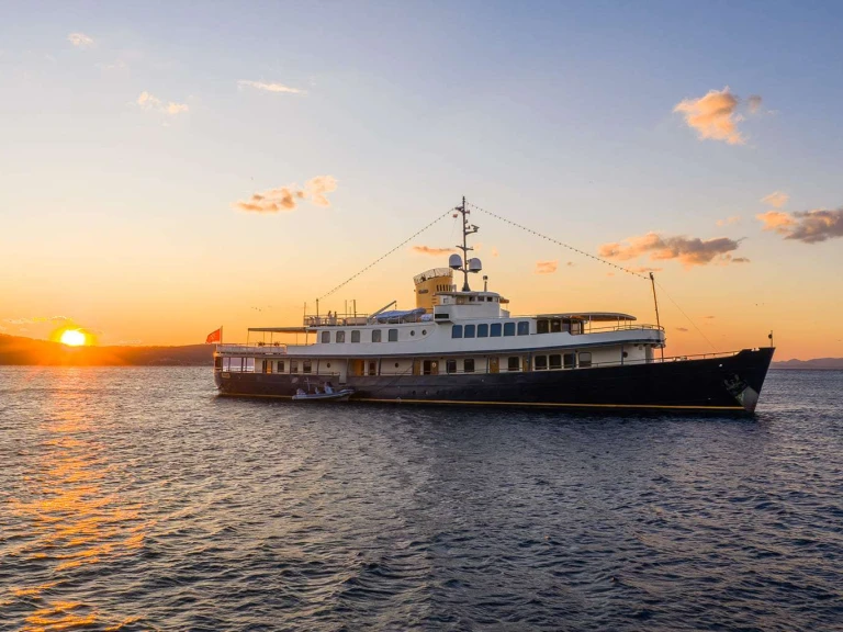Bareboat Rental Luxury Yacht Uljanik Shipyard with a boat licence