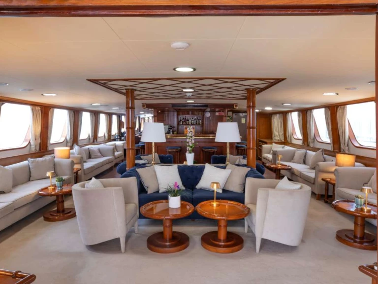 Luxury Yacht rental in Piraeus - Custom Callisto