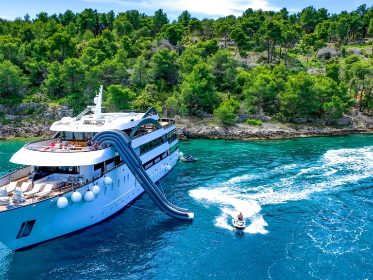 Luxury Yacht for rent Split at the best price