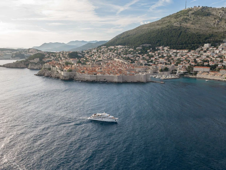 Yacht charter Split cheap YOLO