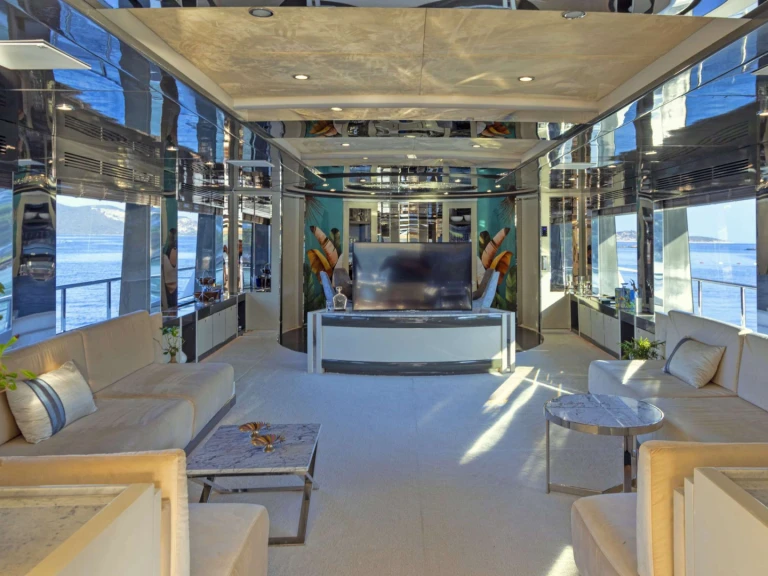 Bareboat Rental Luxury Yacht Custom with a boat licence