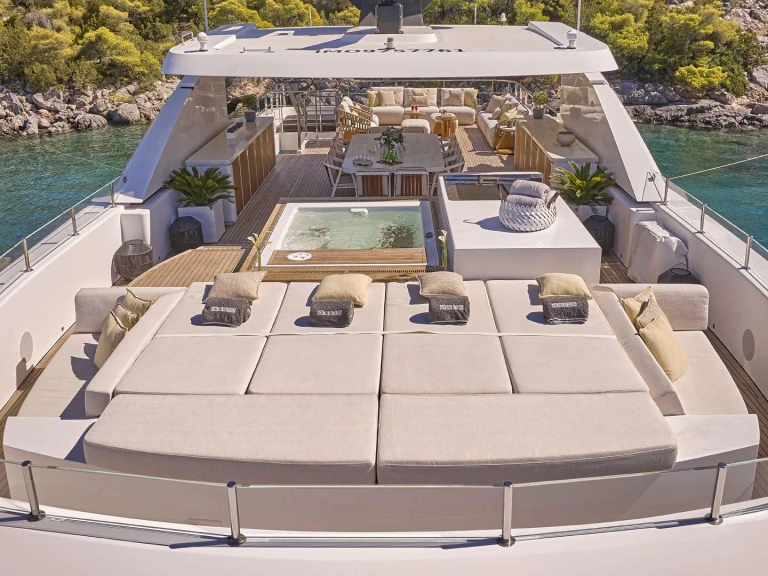 Luxury Yacht for rent Athens at the best price